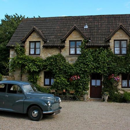Fosse Farmhouse Holiday Cottages Chippenham  Bagian luar foto