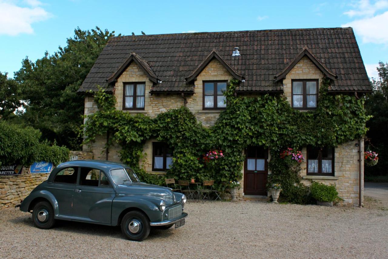 Fosse Farmhouse Holiday Cottages Chippenham  Bagian luar foto