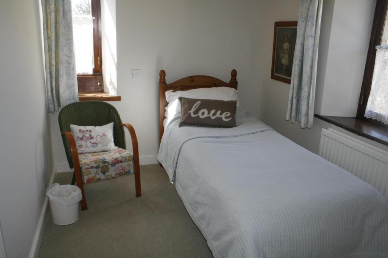 Fosse Farmhouse Holiday Cottages Chippenham  Bagian luar foto
