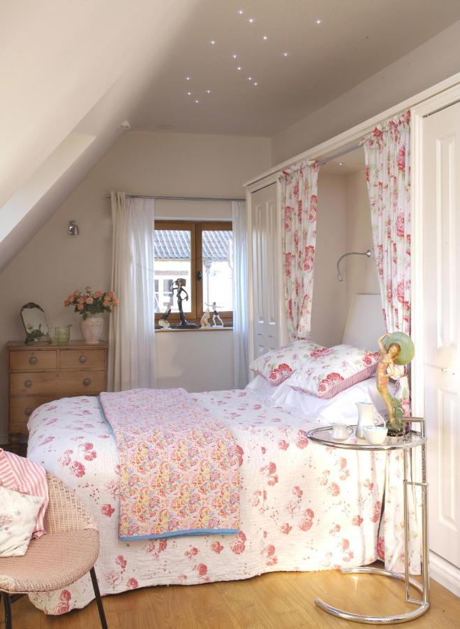 Fosse Farmhouse Holiday Cottages Chippenham  Bagian luar foto