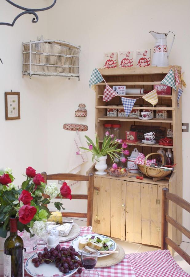 Fosse Farmhouse Holiday Cottages Chippenham  Bagian luar foto