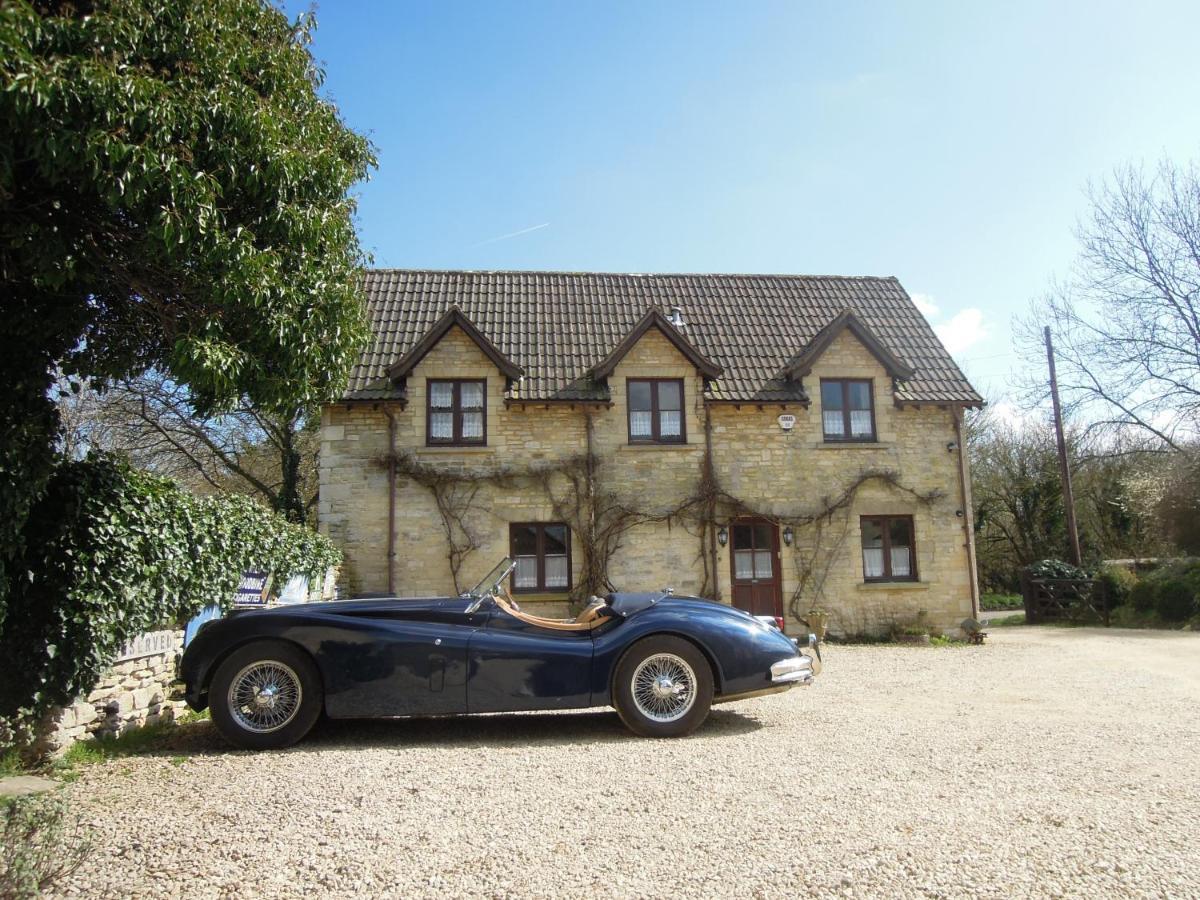 Fosse Farmhouse Holiday Cottages Chippenham  Bagian luar foto