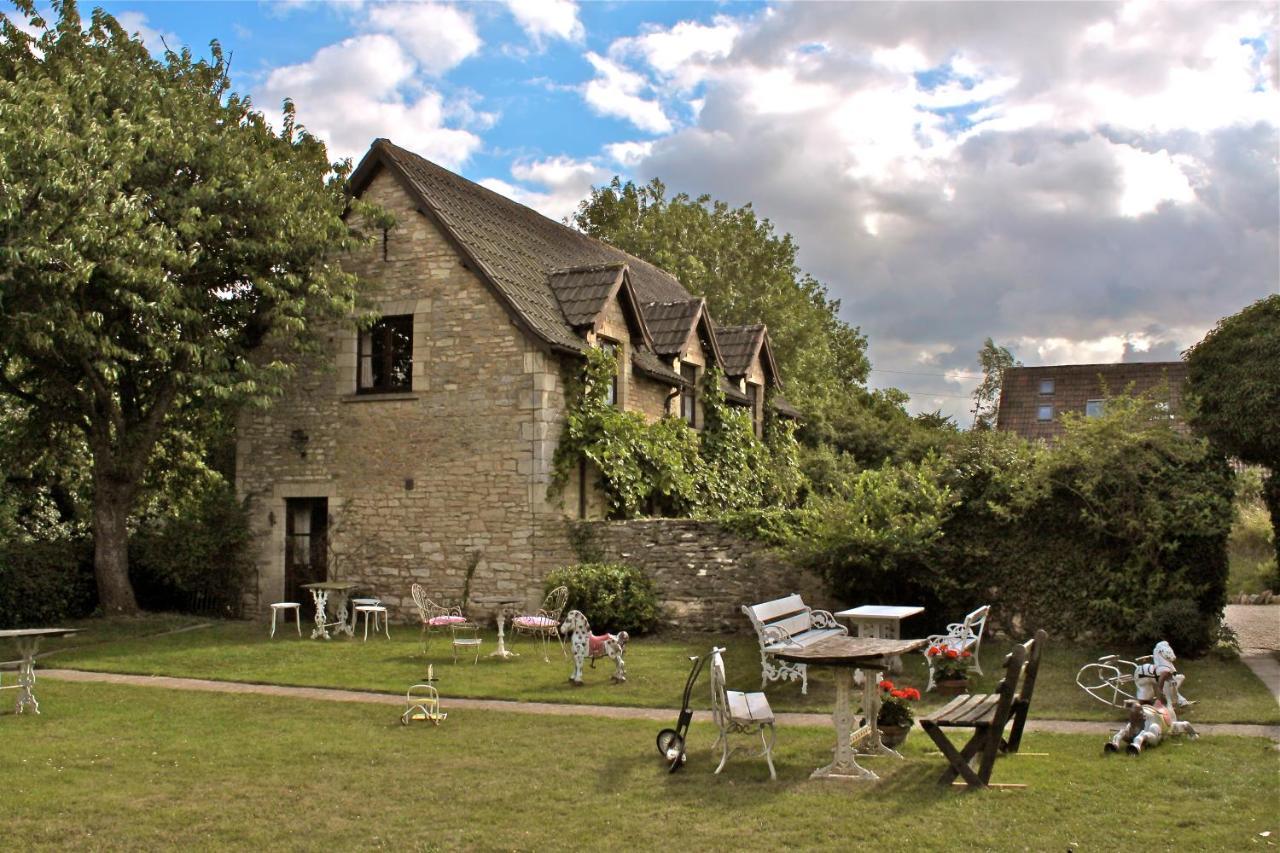 Fosse Farmhouse Holiday Cottages Chippenham  Bagian luar foto