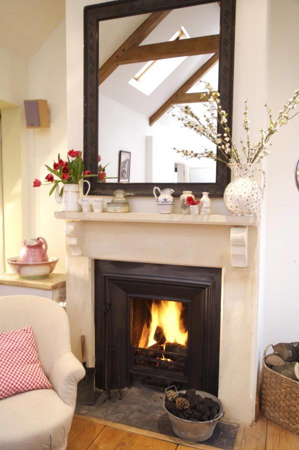 Fosse Farmhouse Holiday Cottages Chippenham  Bagian luar foto