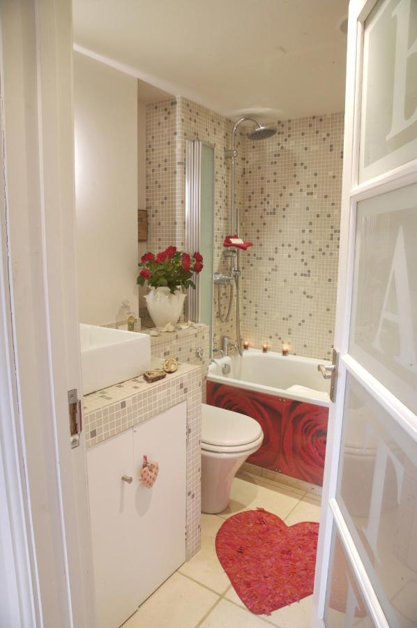 Fosse Farmhouse Holiday Cottages Chippenham  Bagian luar foto
