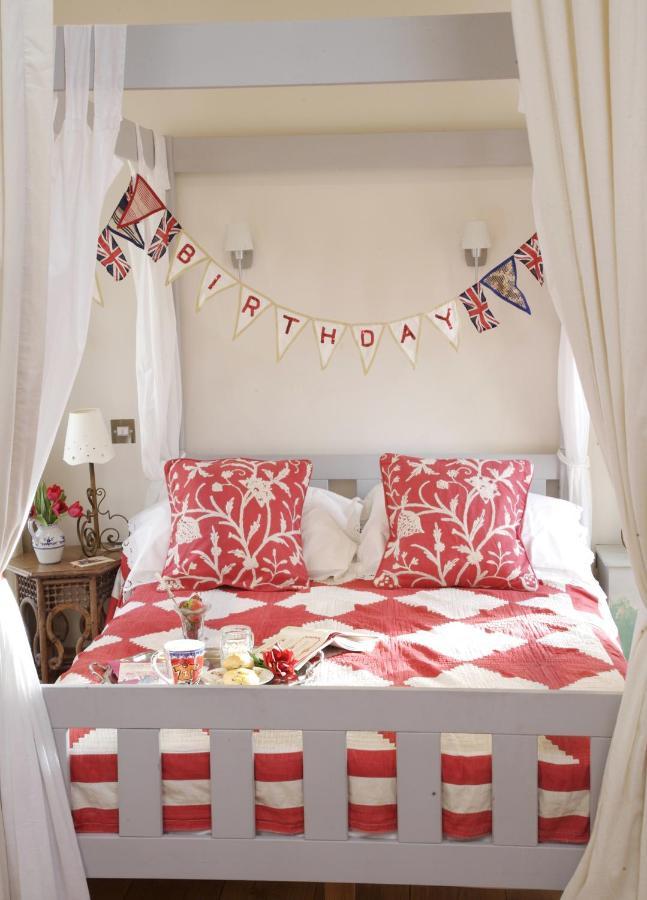 Fosse Farmhouse Holiday Cottages Chippenham  Bagian luar foto