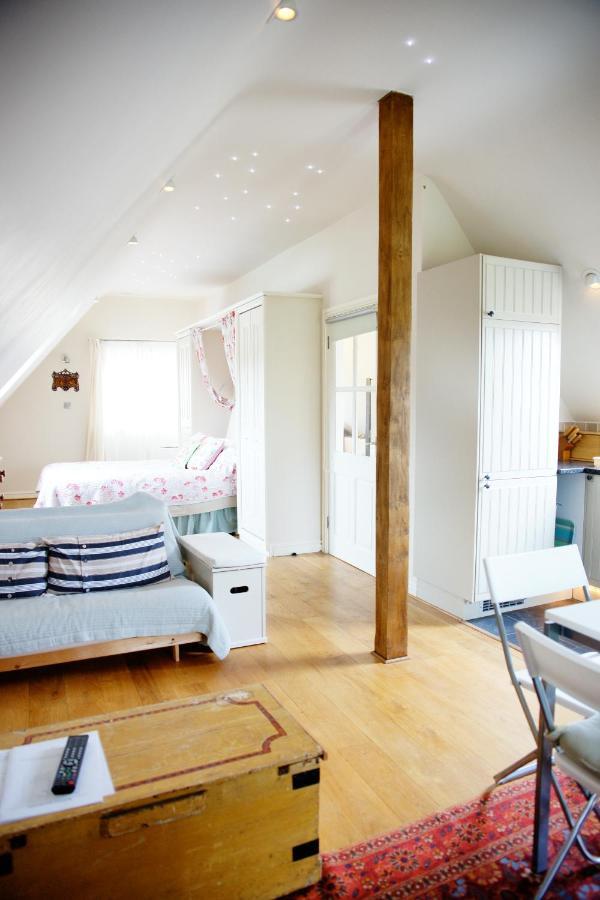Fosse Farmhouse Holiday Cottages Chippenham  Bagian luar foto