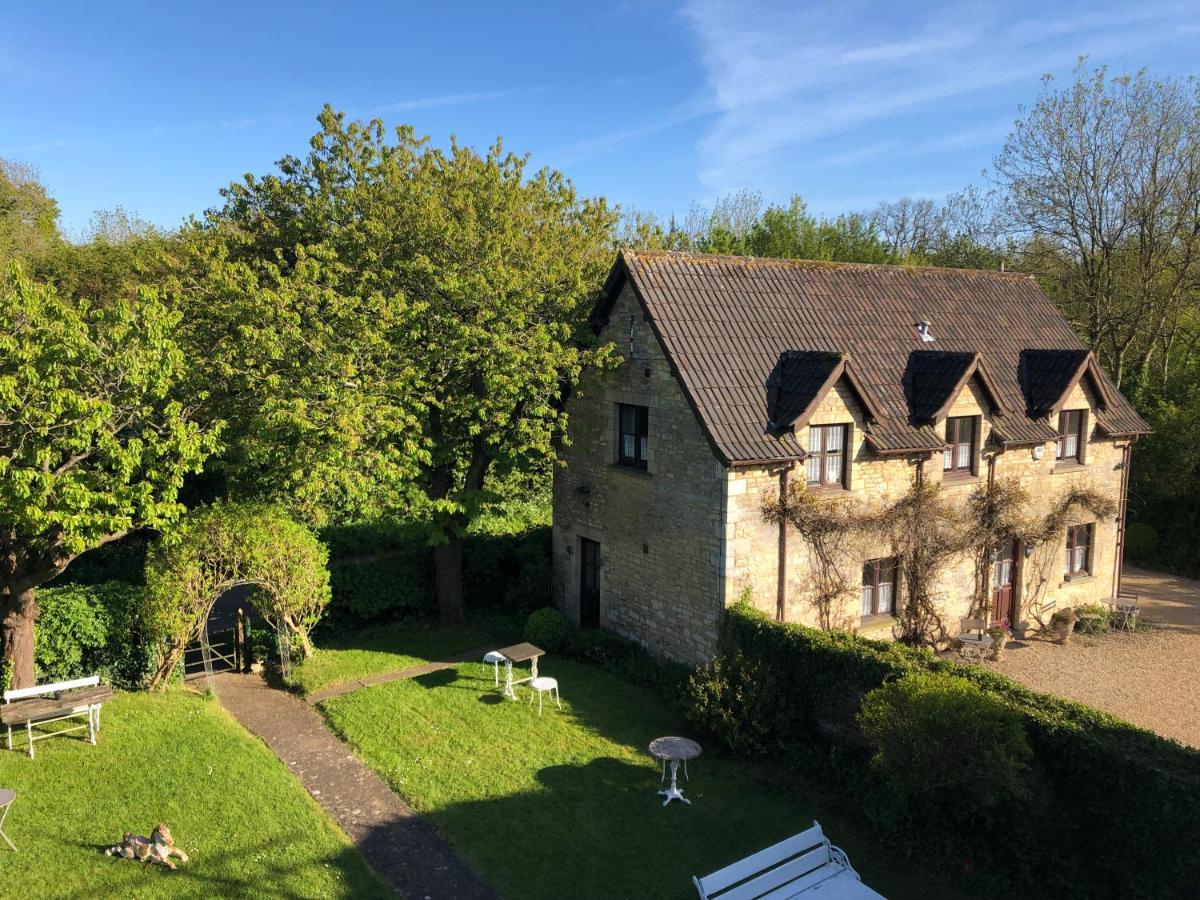 Fosse Farmhouse Holiday Cottages Chippenham  Bagian luar foto