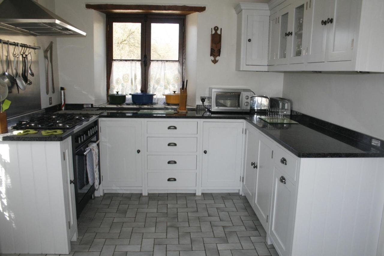 Fosse Farmhouse Holiday Cottages Chippenham  Bagian luar foto
