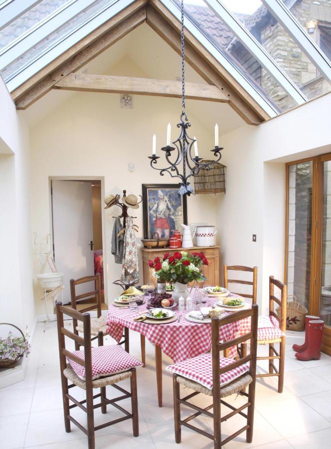Fosse Farmhouse Holiday Cottages Chippenham  Bagian luar foto