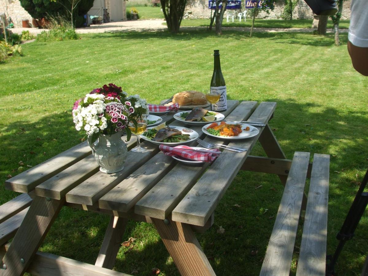 Fosse Farmhouse Holiday Cottages Chippenham  Bagian luar foto