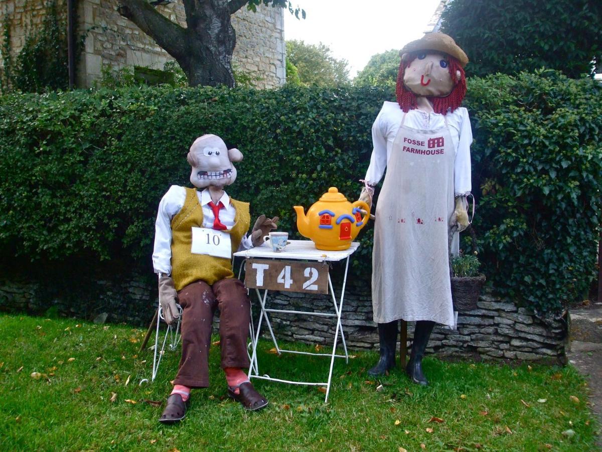 Fosse Farmhouse Holiday Cottages Chippenham  Bagian luar foto